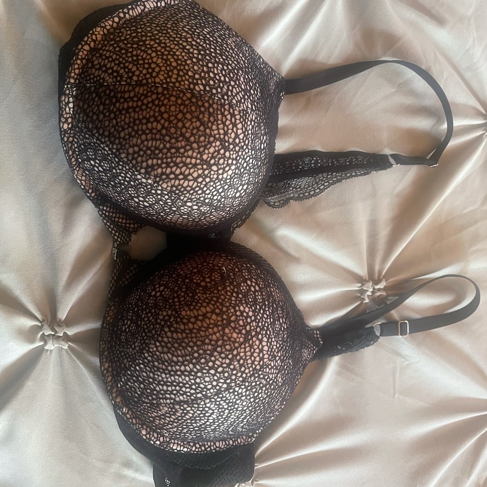 Victoria Secret bombshell bra 38C